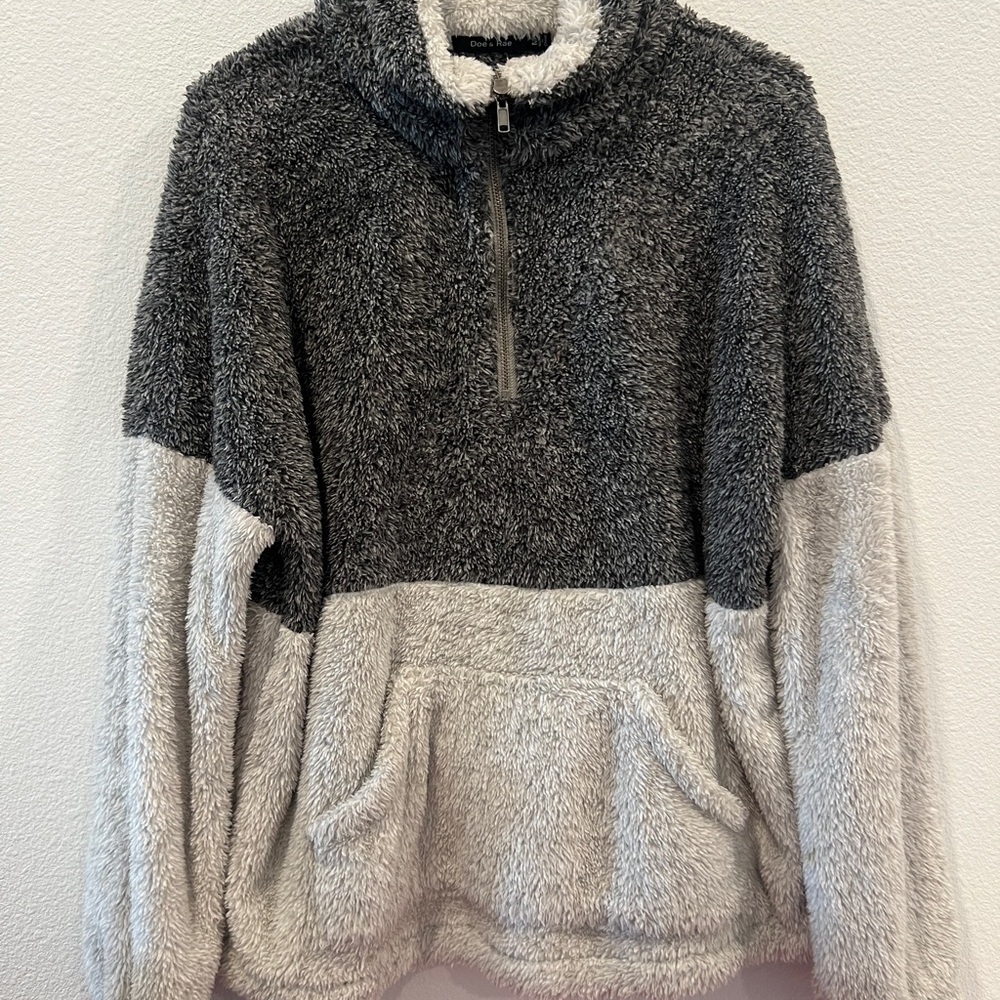 Doe & Rae Gray and White Fleece Pullover Medium Half Zip